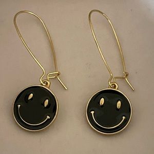 ❤️Black and Gold Smiley Face Drop Earrings